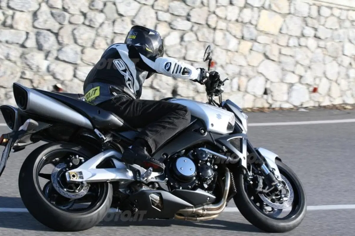 Suzuki B-King  (4)