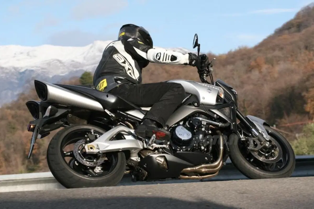 Suzuki B-King  (6)