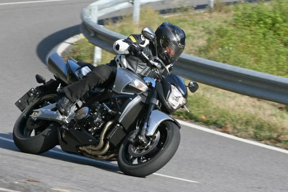 Suzuki B-King  (9)