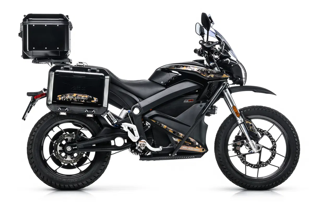 Zero Motorcycles DSR Black Forest. Globetrotter ecologica. Silenziosa e divertente (8)