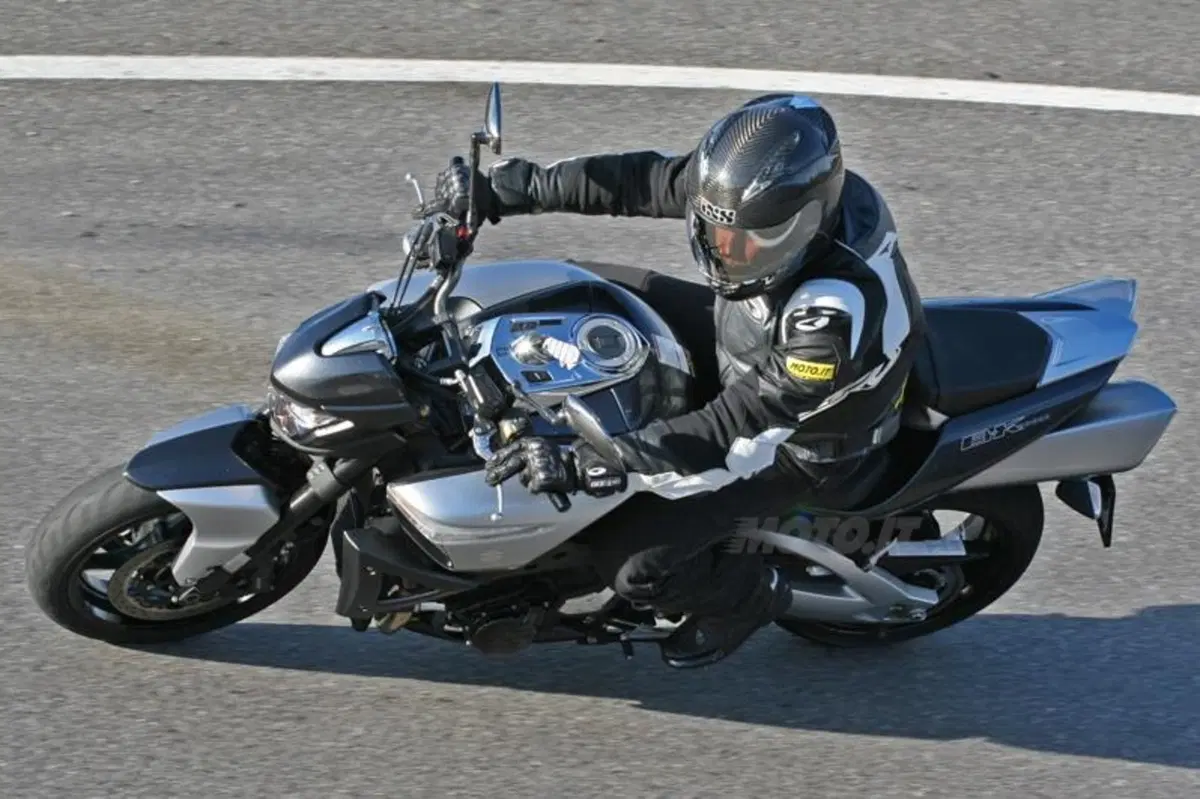 Suzuki B-King  (13)