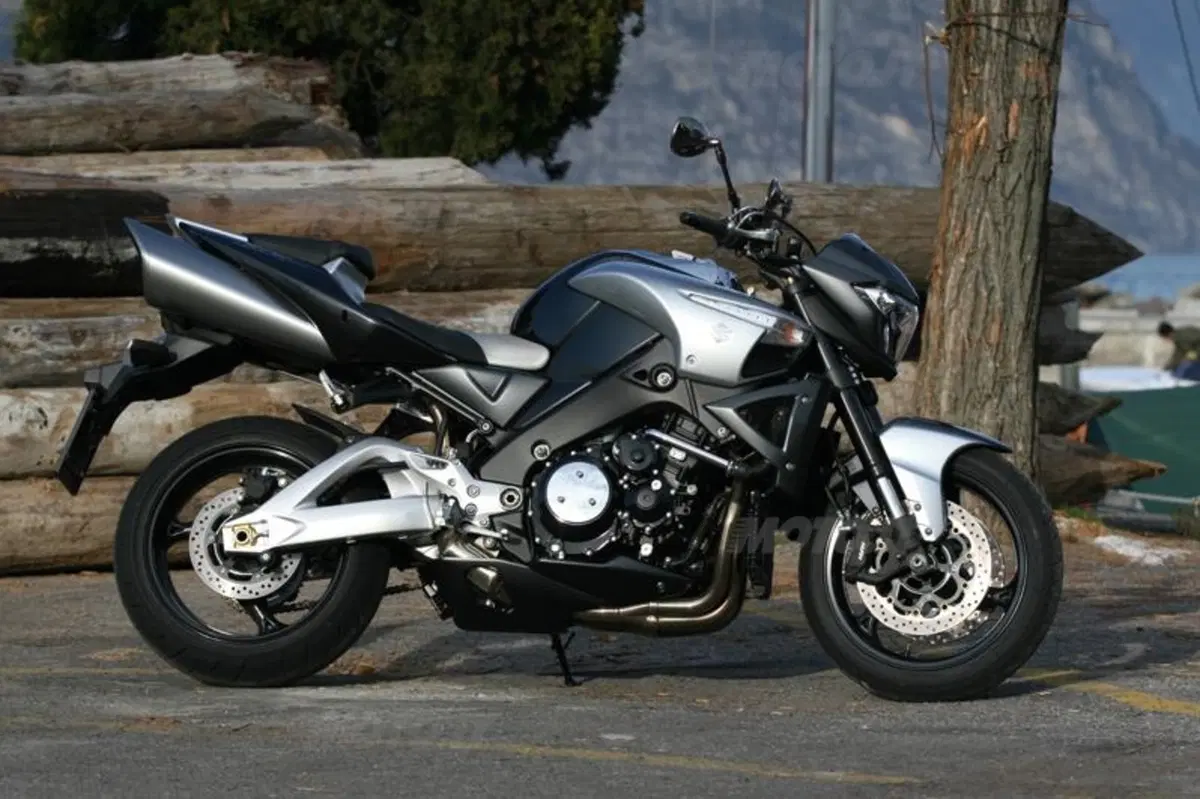 Suzuki B-King  (16)