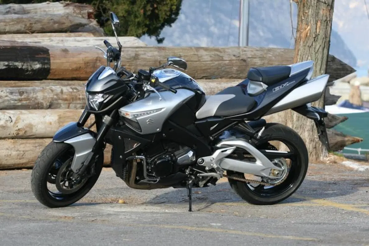 Suzuki B-King  (17)