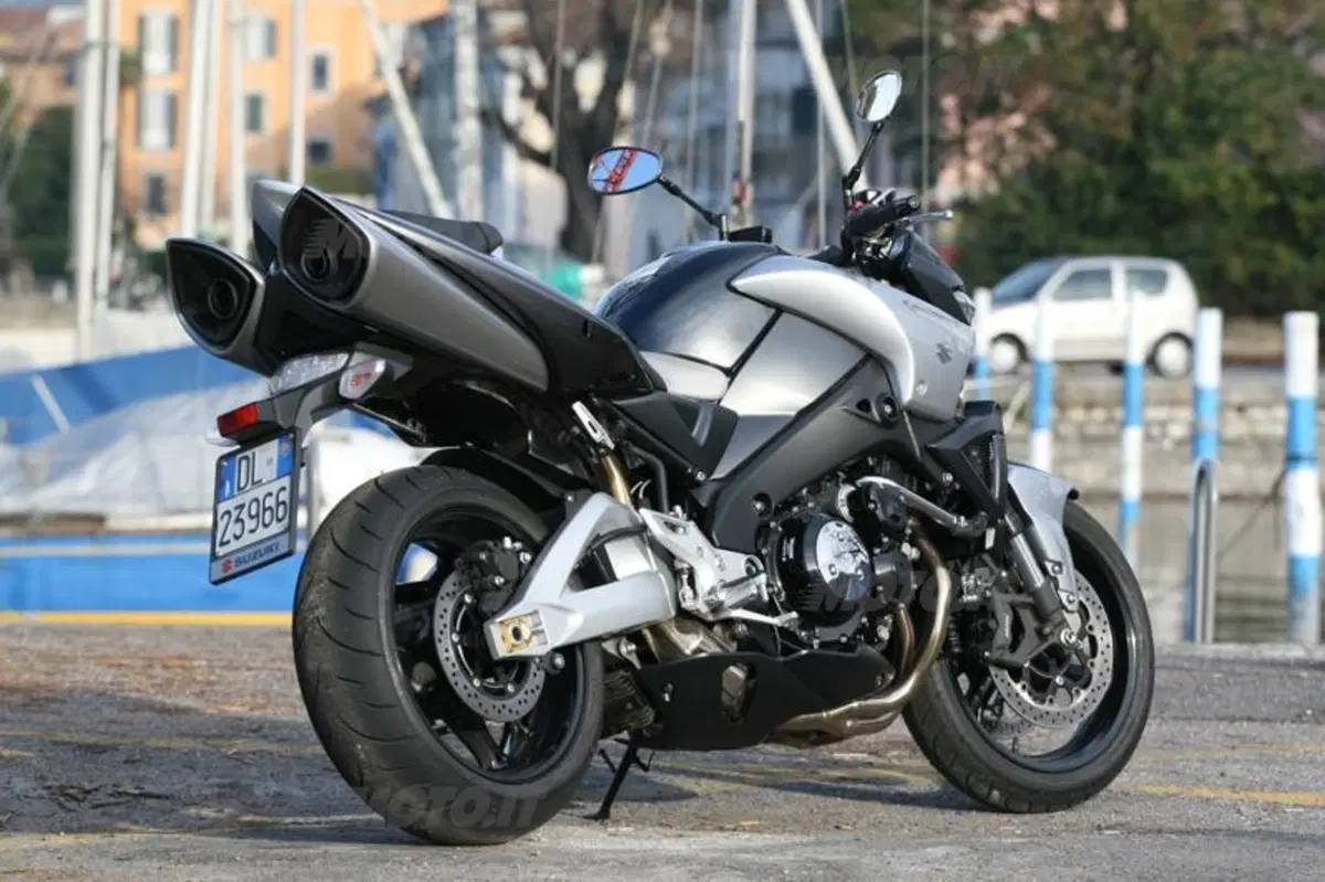 Suzuki B-King  (18)