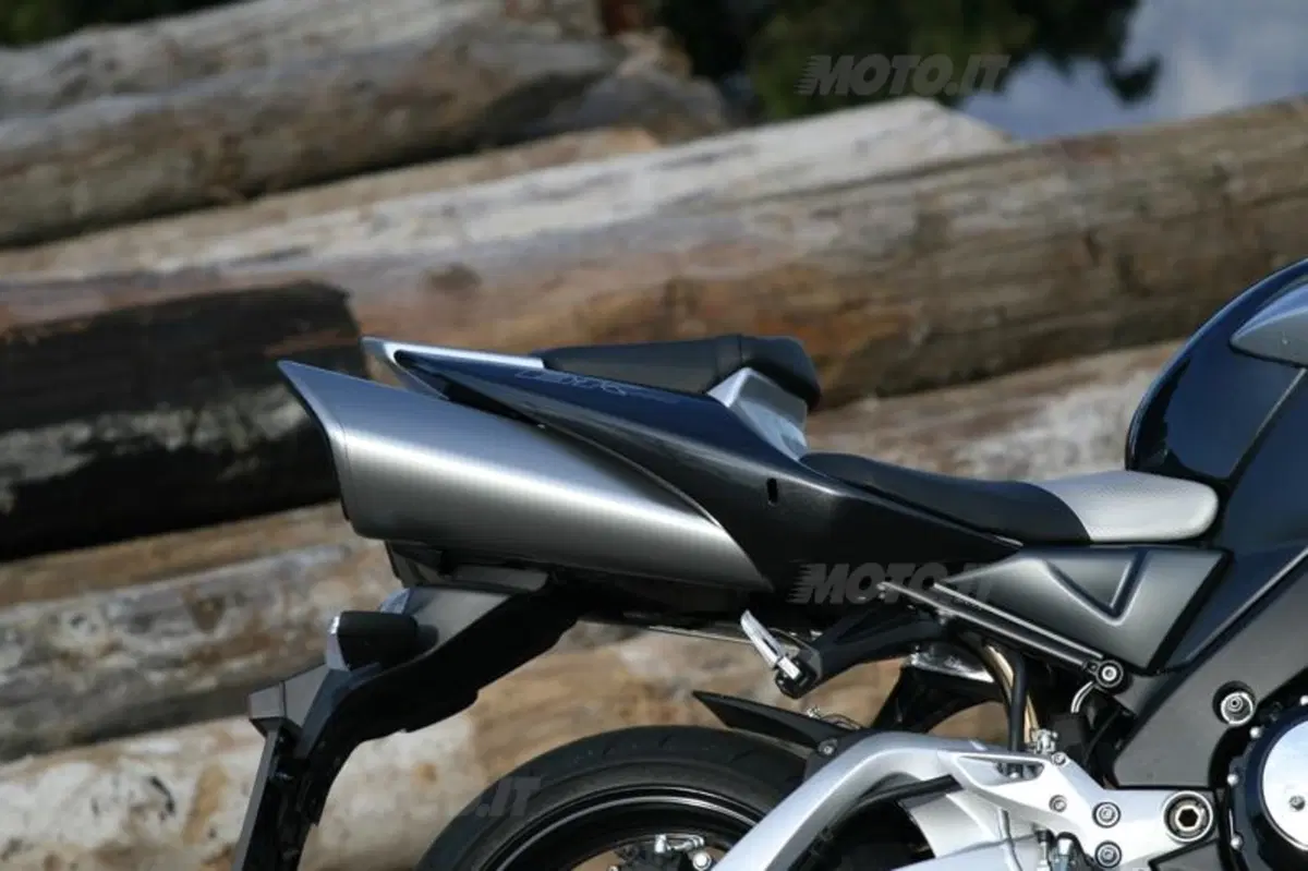 Suzuki B-King  (21)