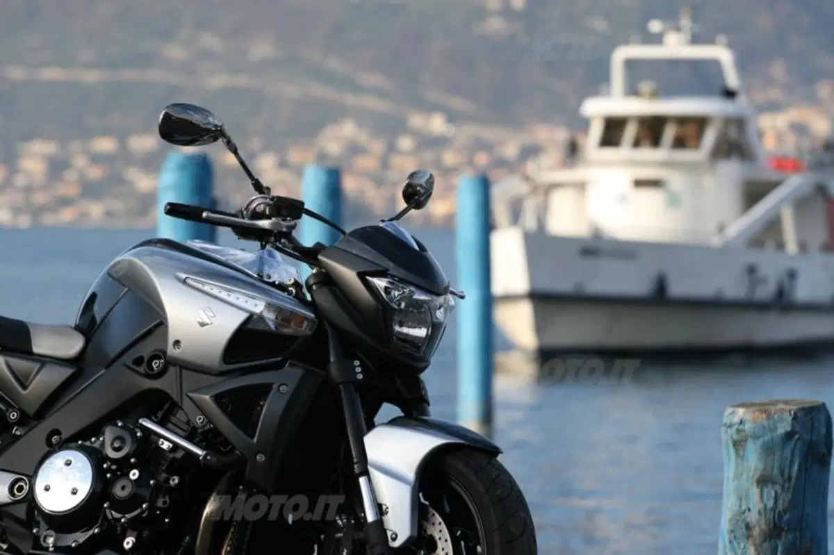 Suzuki B-King  (24)