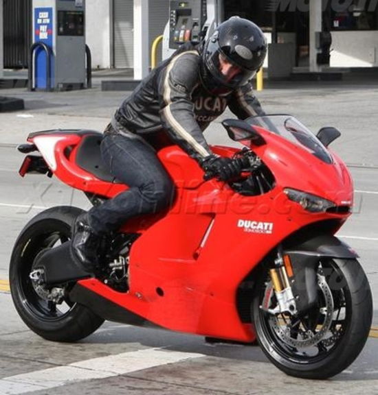 Tom Cruise sulla Ducati Desmosedici