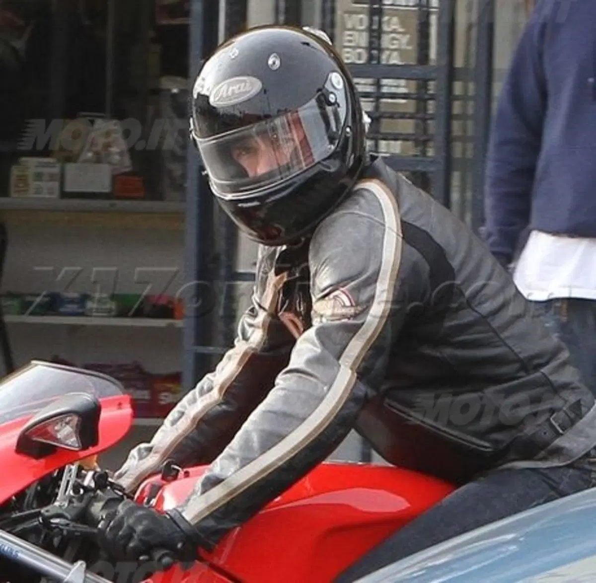 Tom Cruise sulla Ducati Desmosedici (7)