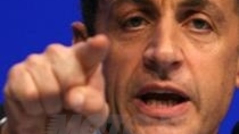 Sarkozy vieta lo scooter ai suoi ministri