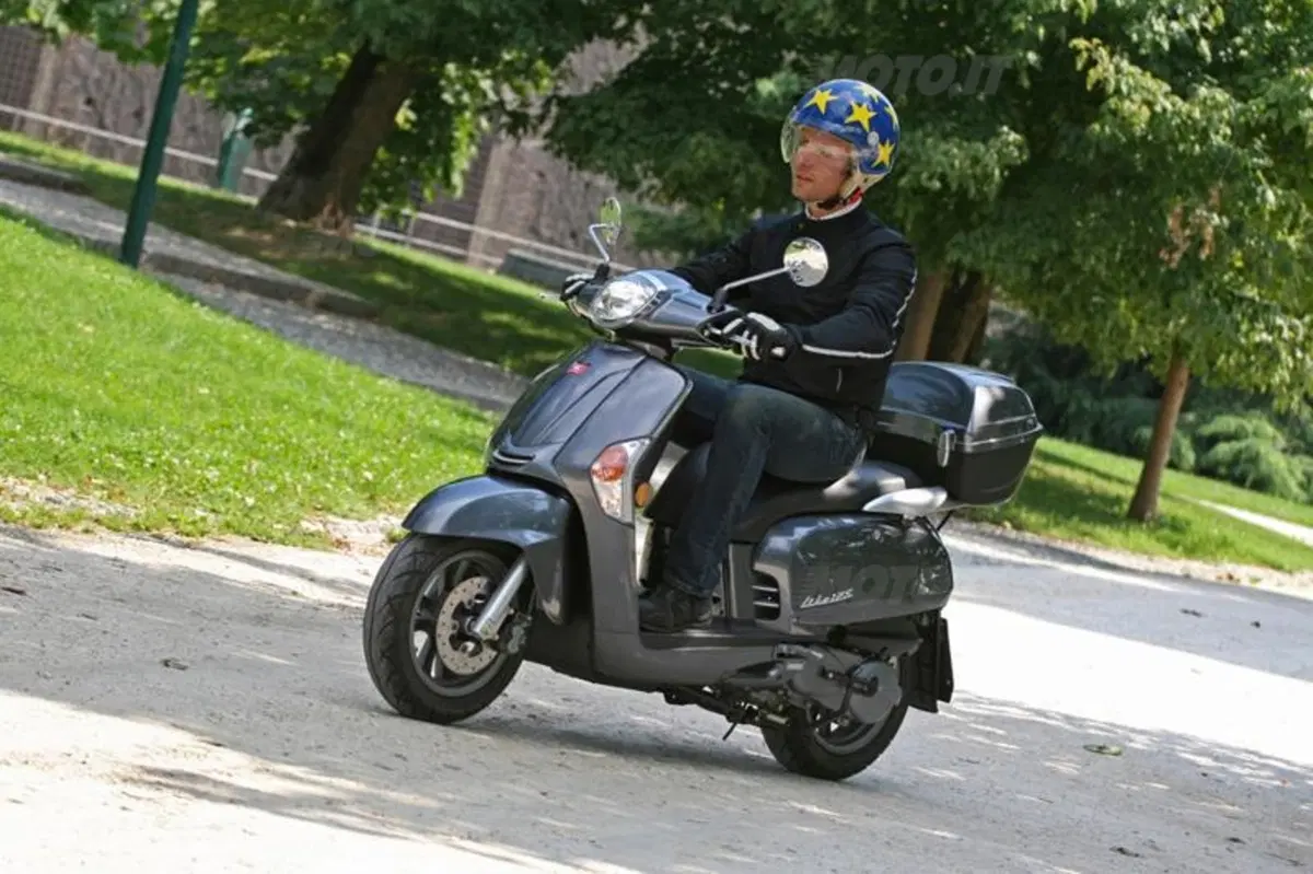 Kymco 125  (2)