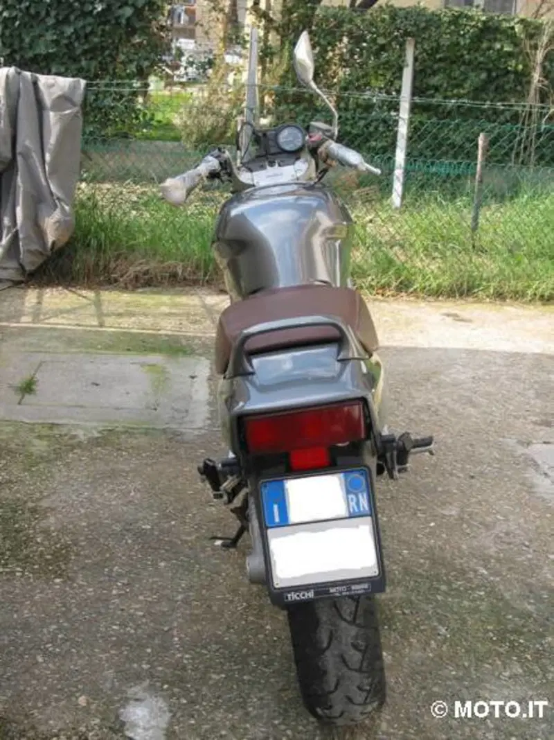 Honda NTV 650 (1988 - 01) (2)