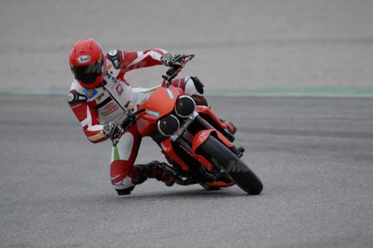 McCoy prova la Street Triple R (5)