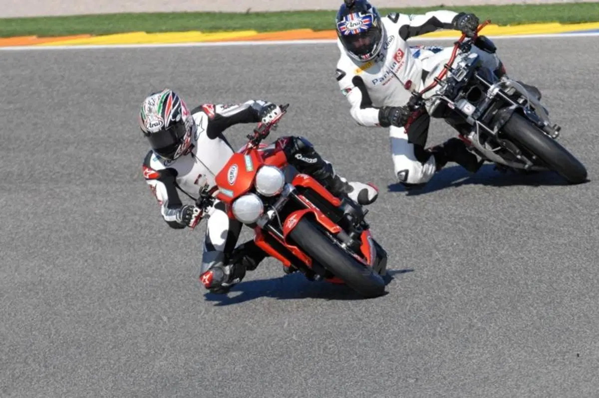 McCoy prova la Street Triple R (6)