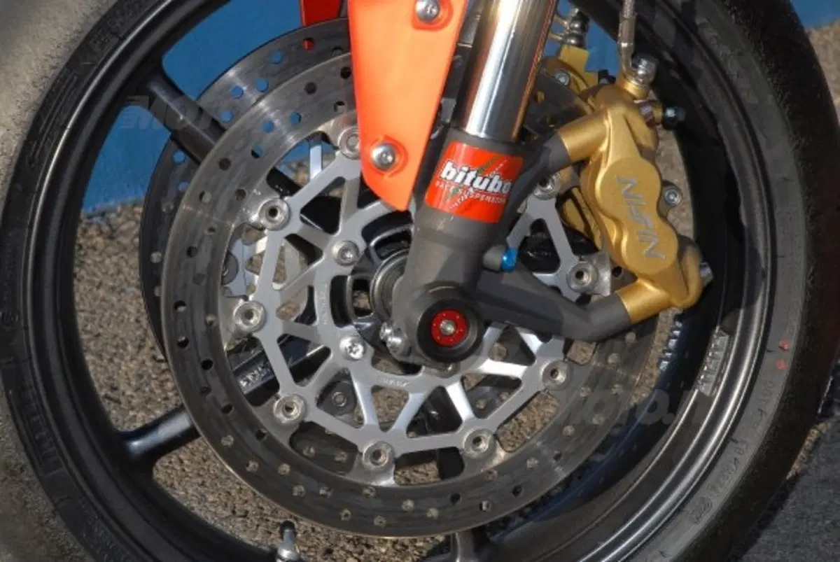 McCoy prova la Street Triple R (11)