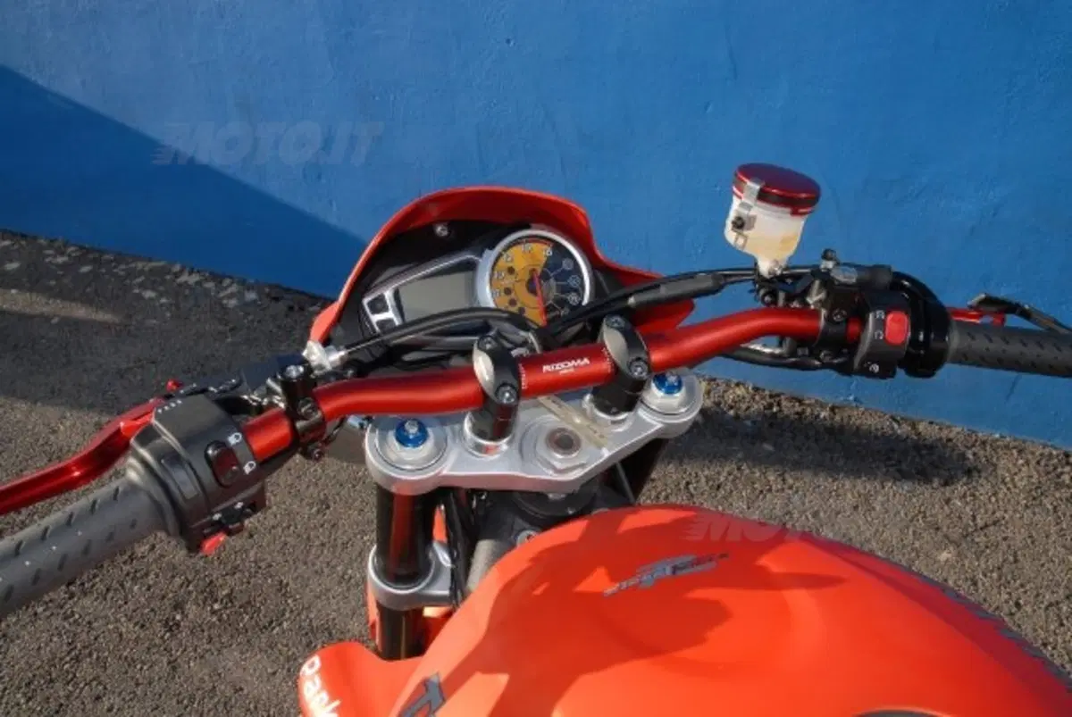 McCoy prova la Street Triple R (14)
