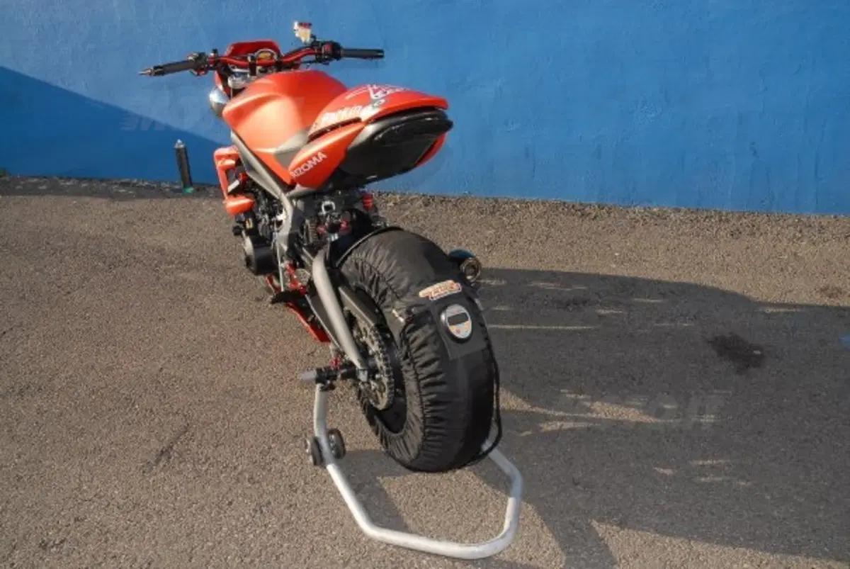 McCoy prova la Street Triple R (21)