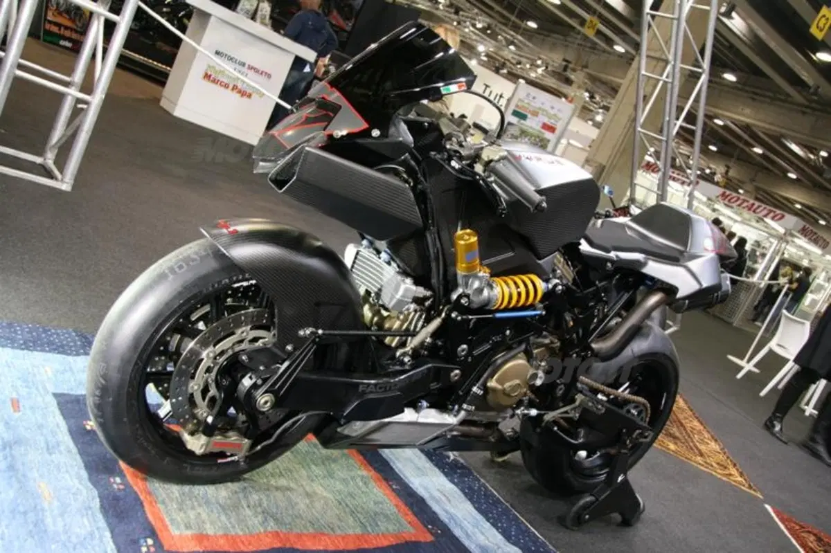 A Verona debutta la Vyrus 987 C34V (2)