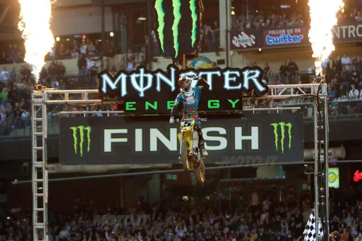 Supercross: Dungey vince, Stewart ko (4)