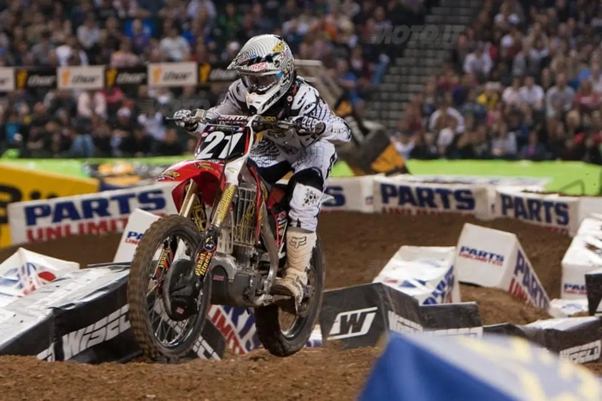 Supercross: Dungey vince, Stewart ko (5)