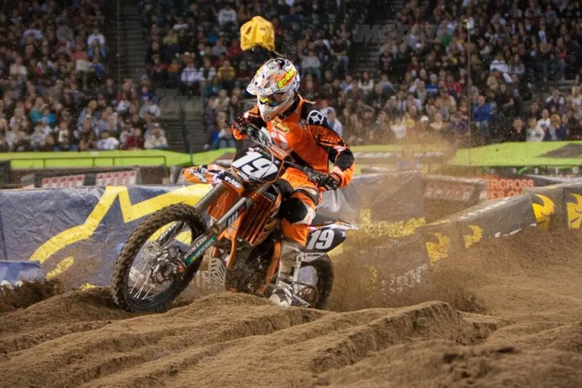 Supercross: Dungey vince, Stewart ko (9)