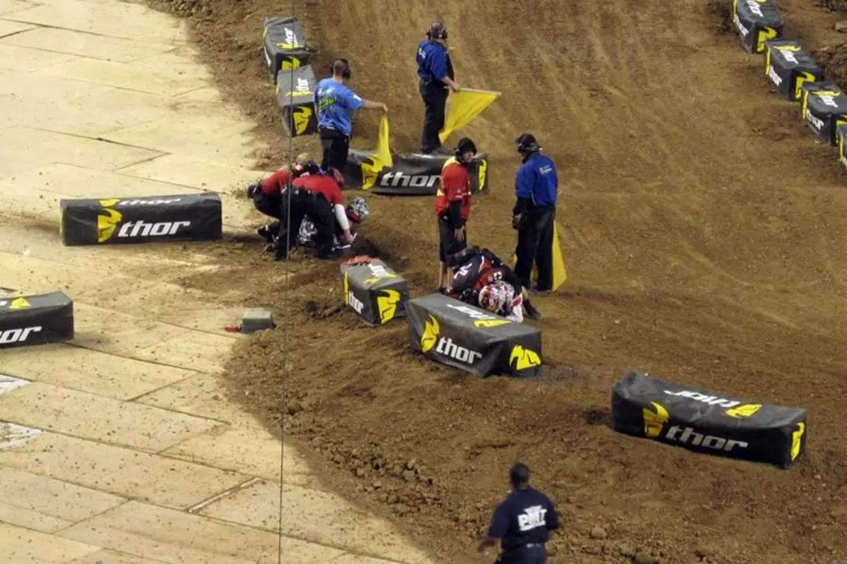 Supercross: Dungey vince, Stewart ko (14)
