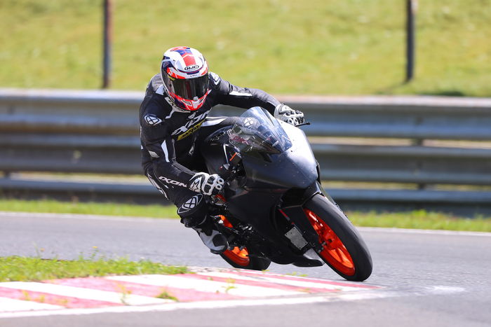 La RC 390R con il kit diventa una moto pronto mondiale