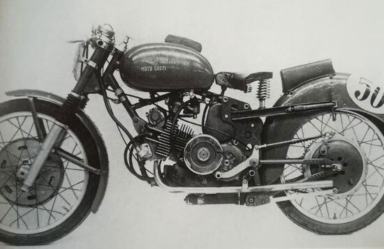  La Moto Guzzi 250 bicilindrica di Tenni