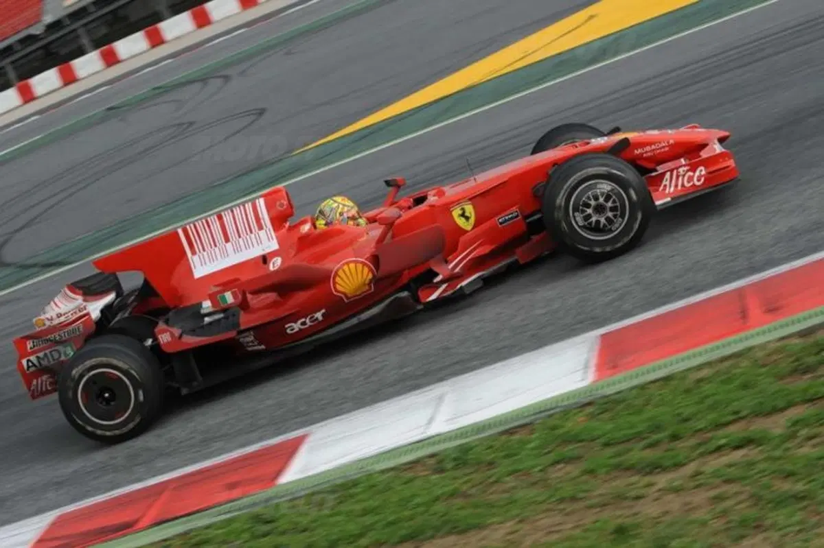 Rossi con la Ferrari F2008 a Montmelò (9)