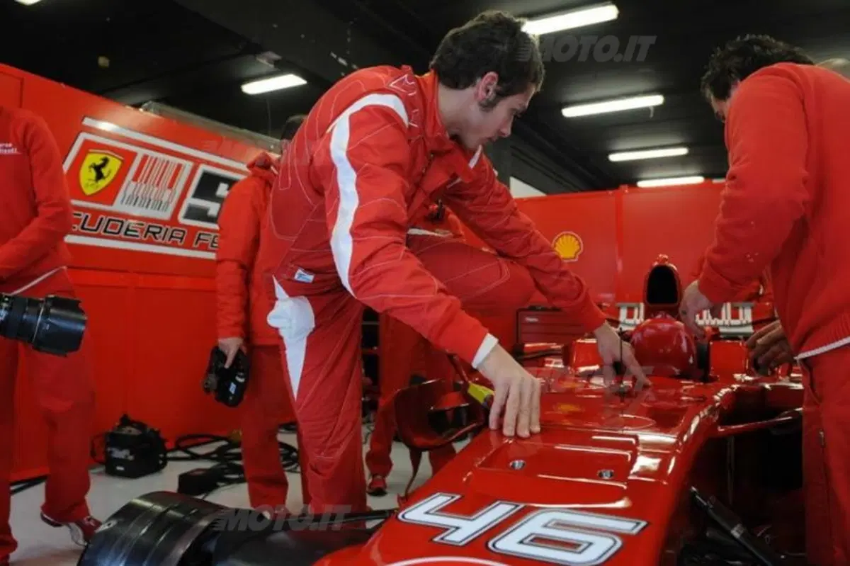 Rossi con la Ferrari F2008 a Montmelò (11)