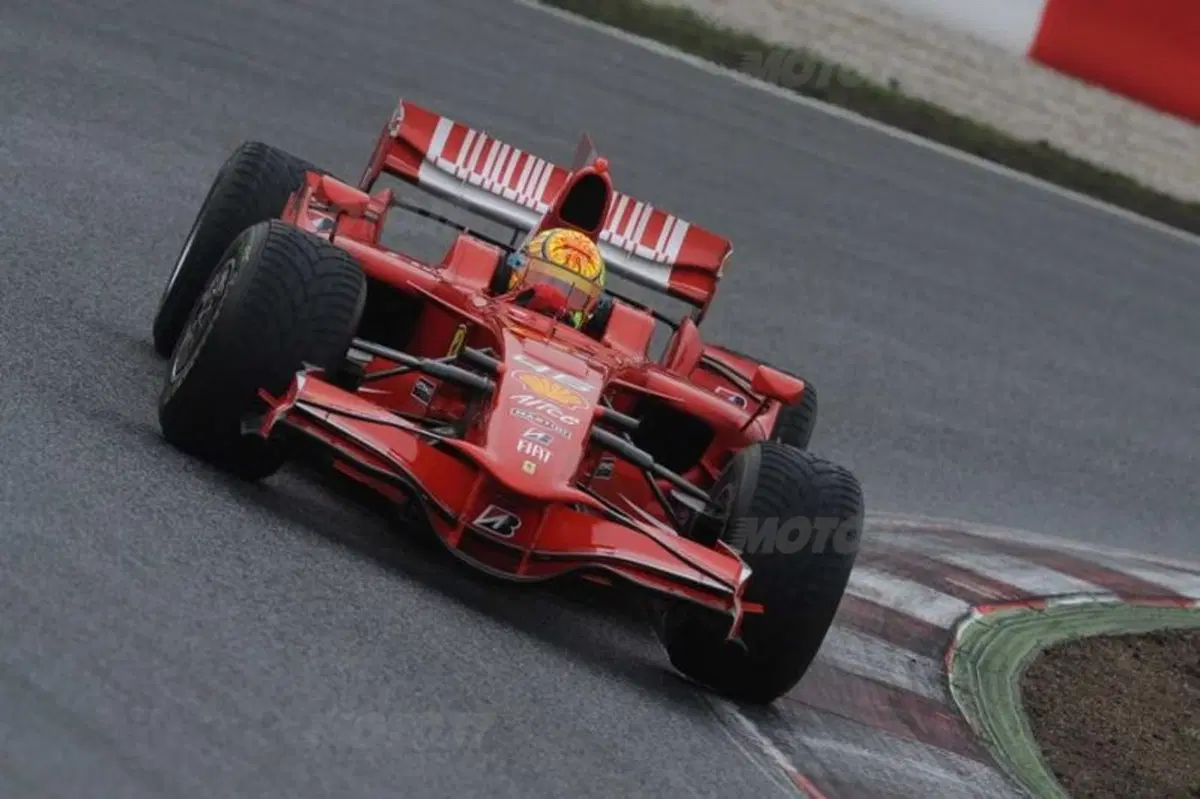 Rossi con la Ferrari F2008 a Montmelò (13)
