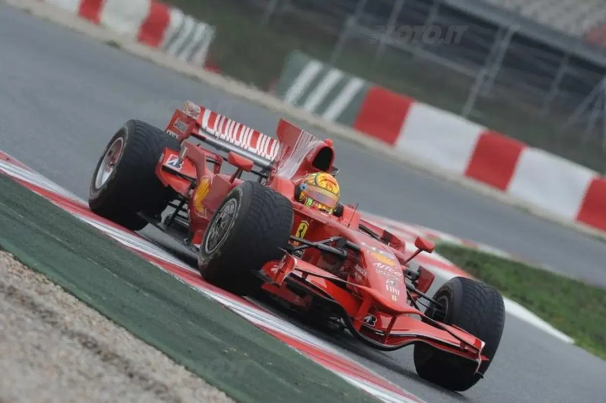 Rossi con la Ferrari F2008 a Montmelò (14)