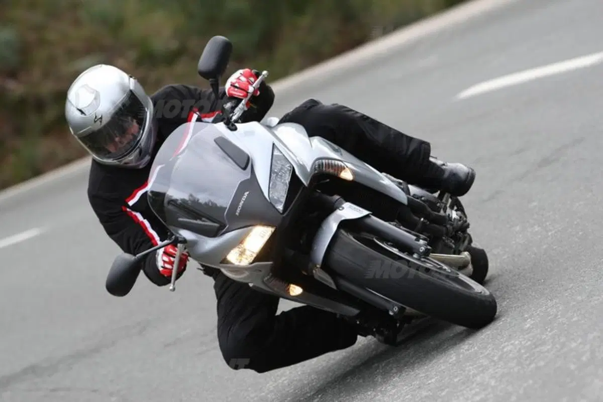 Honda CBF 1000  (6)