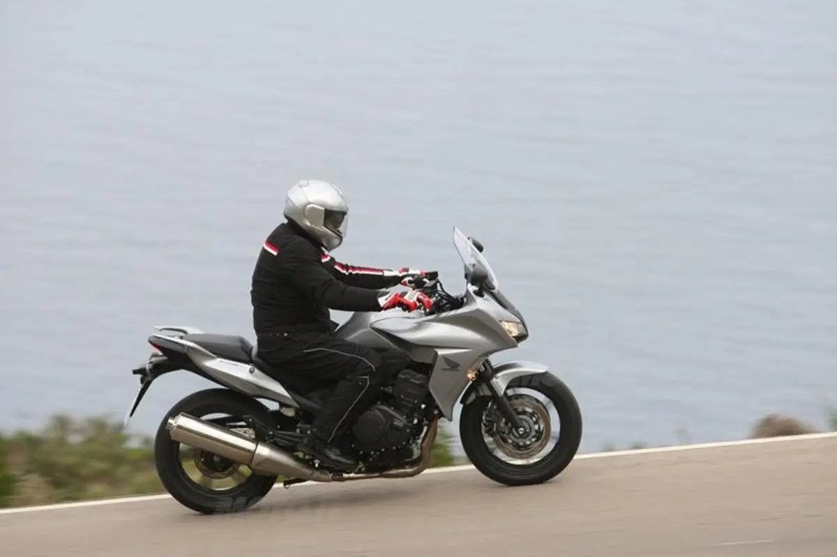 Honda CBF 1000  (9)
