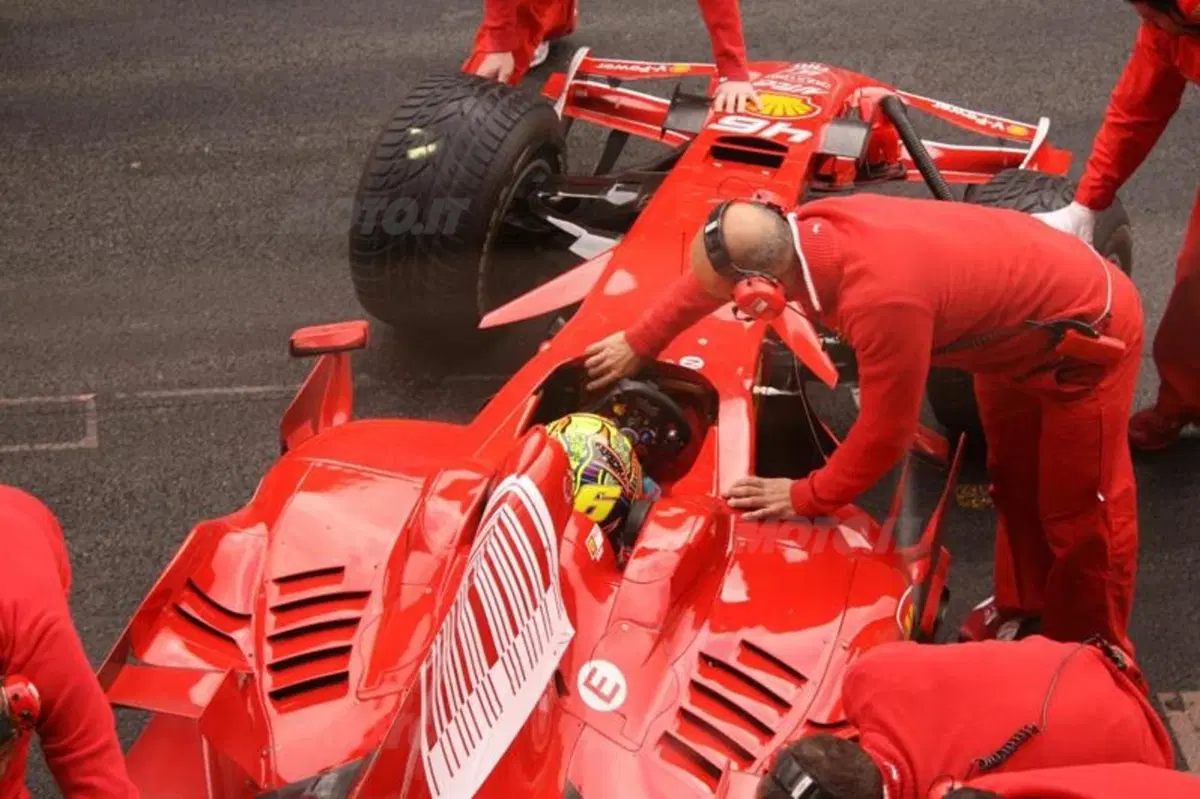 Rossi mette le ali alla rossa (3)