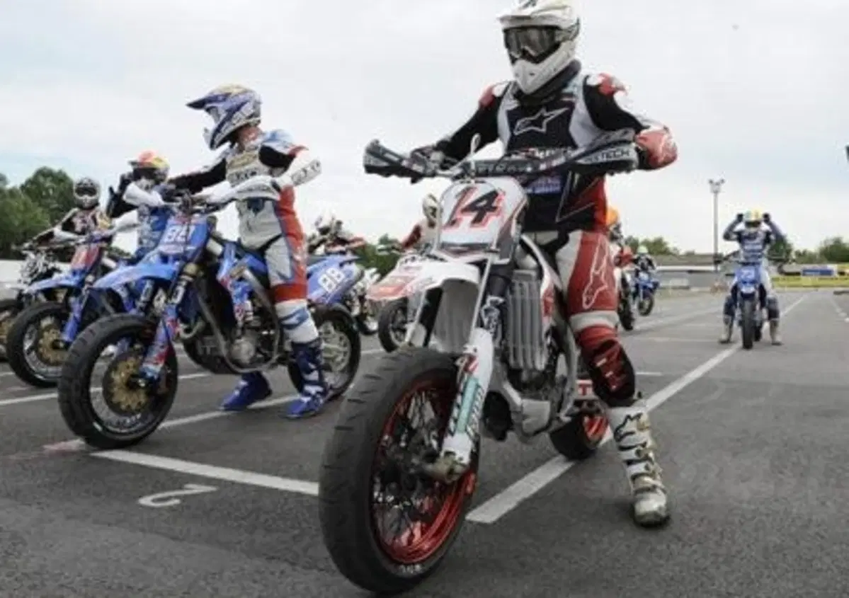 Supermoto "low cost" col monogomma