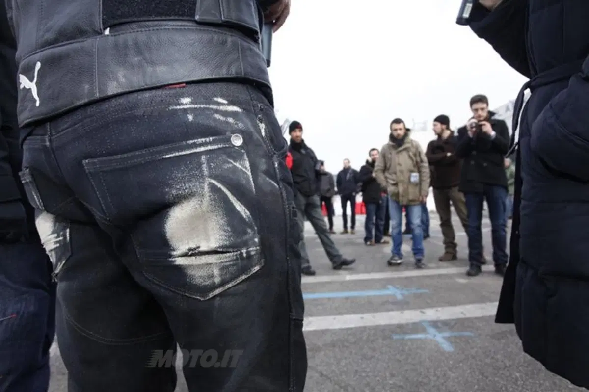 Jeans Esquad. Più resistente del cuoio (5)