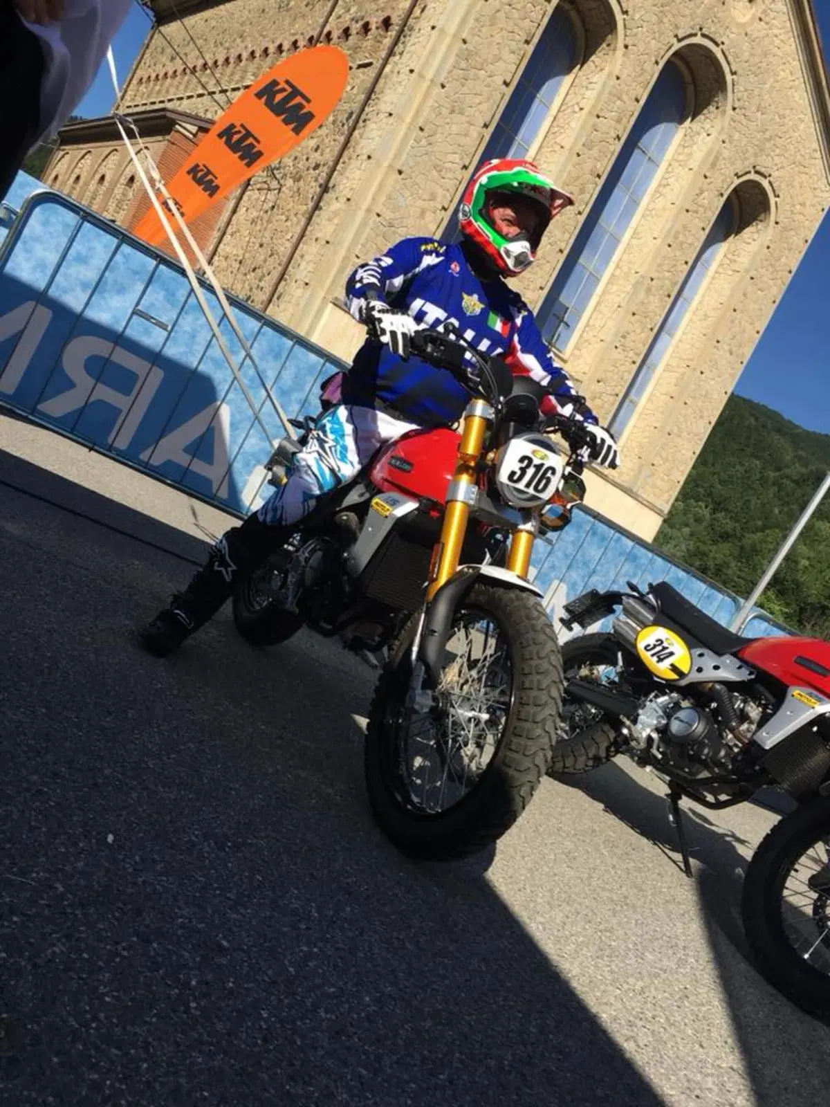 Grande sfida al Trofeo Italiano Scrambler in sella alla Caballero 125 con presidente della FMI! (8)