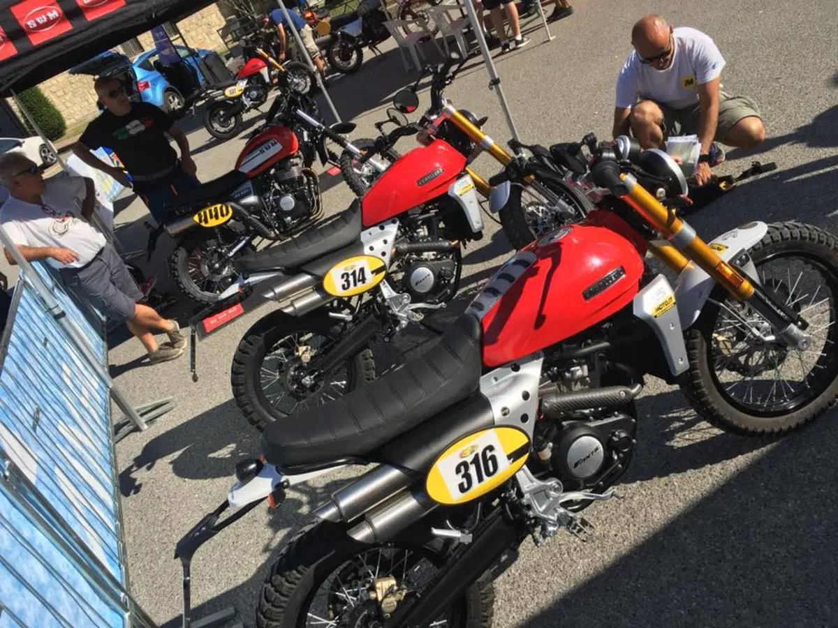 Grande sfida al Trofeo Italiano Scrambler in sella alla Caballero 125 con presidente della FMI! (5)
