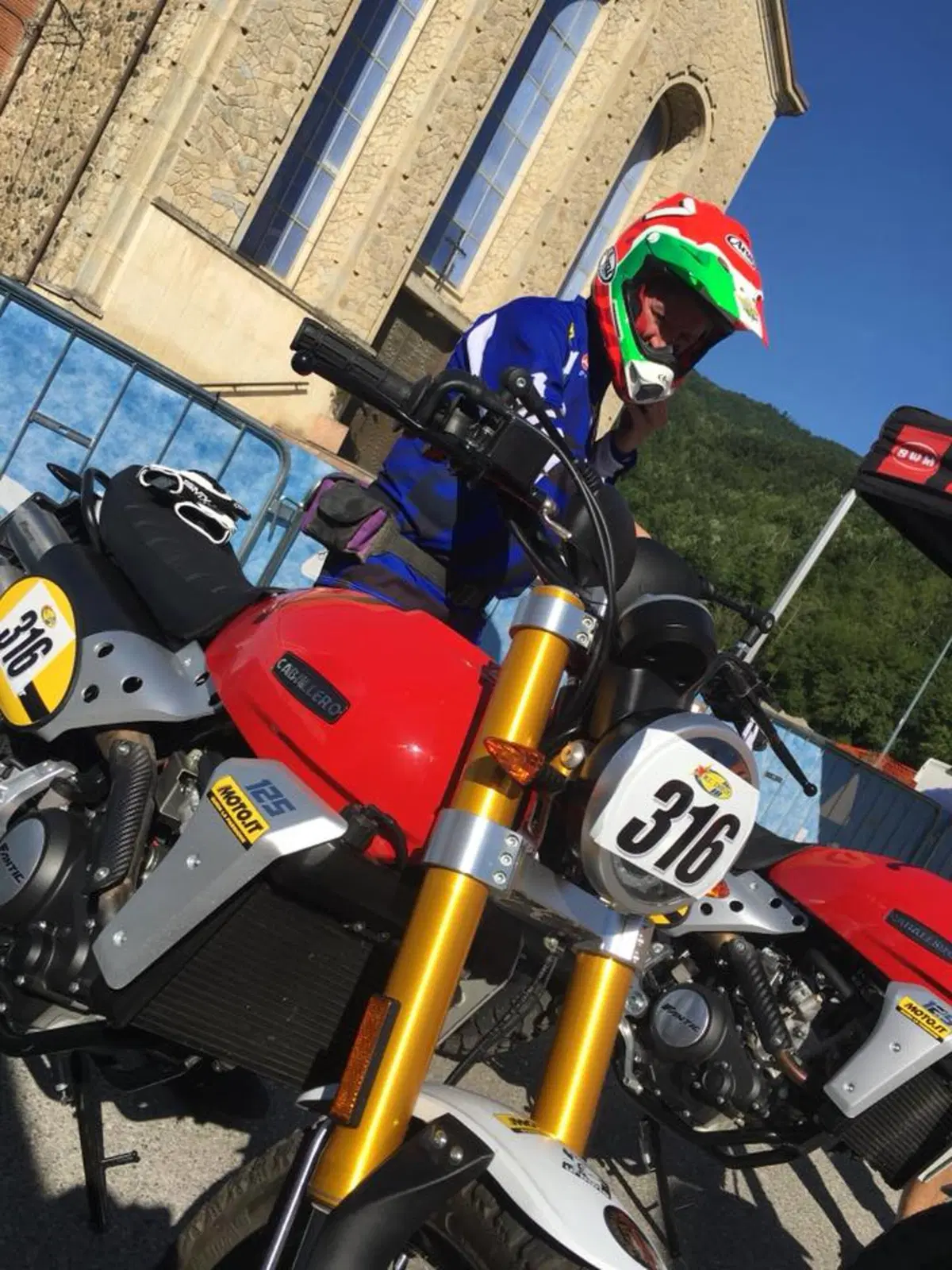 Grande sfida al Trofeo Italiano Scrambler in sella alla Caballero 125 con presidente della FMI! (9)