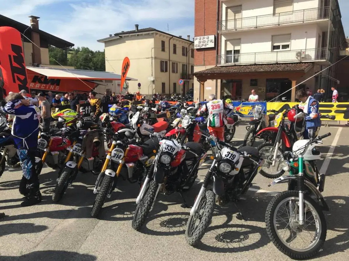 Grande sfida al Trofeo Italiano Scrambler in sella alla Caballero 125 con presidente della FMI! (20)