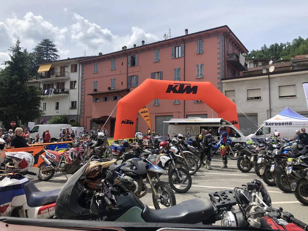 Grande sfida al Trofeo Italiano Scrambler in sella alla Caballero 125 con presidente della FMI! (22)