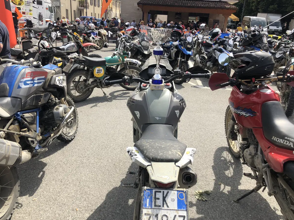 Grande sfida al Trofeo Italiano Scrambler in sella alla Caballero 125 con presidente della FMI! (27)