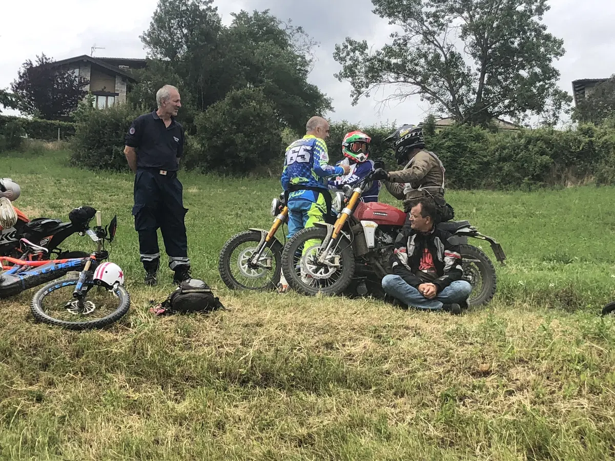 Grande sfida al Trofeo Italiano Scrambler in sella alla Caballero 125 con presidente della FMI! (11)