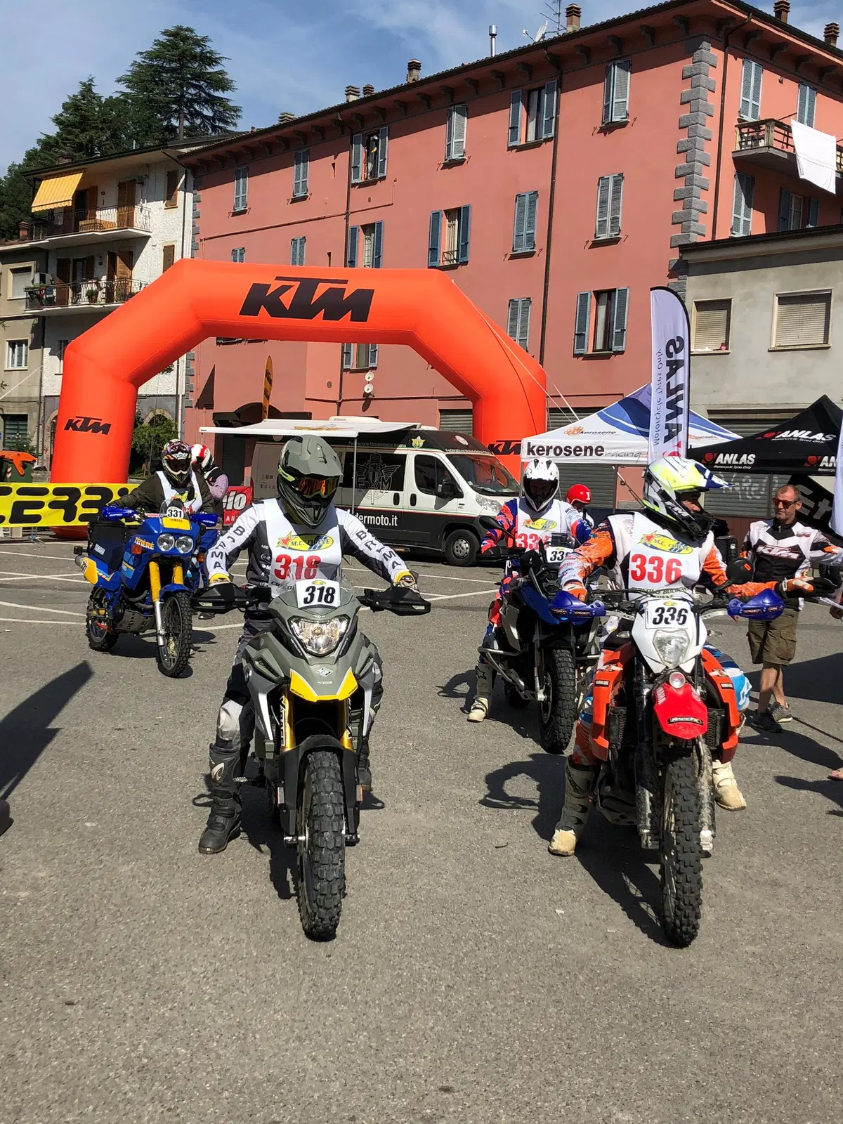 Grande sfida al Trofeo Italiano Scrambler in sella alla Caballero 125 con presidente della FMI! (28)