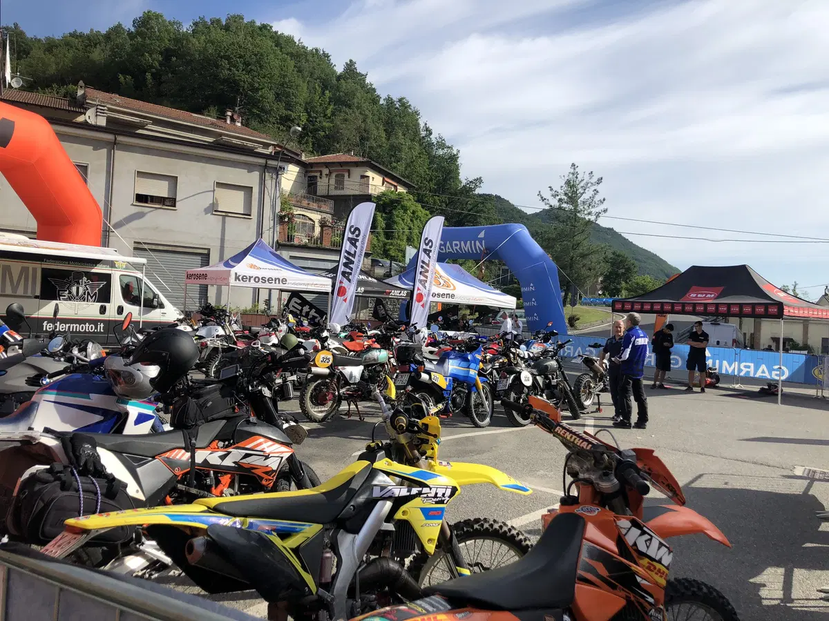 Grande sfida al Trofeo Italiano Scrambler in sella alla Caballero 125 con presidente della FMI! (30)