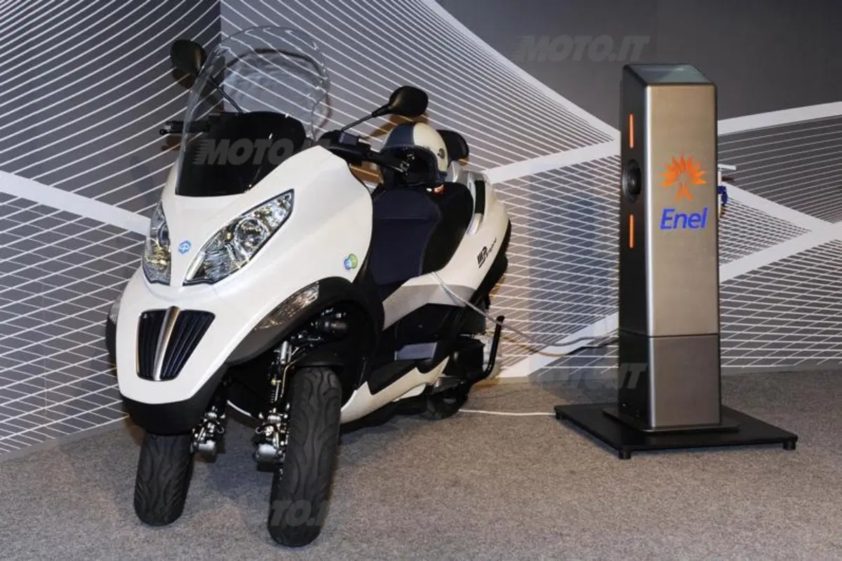 Enel e Piaggio insieme per l'elettrico (2)