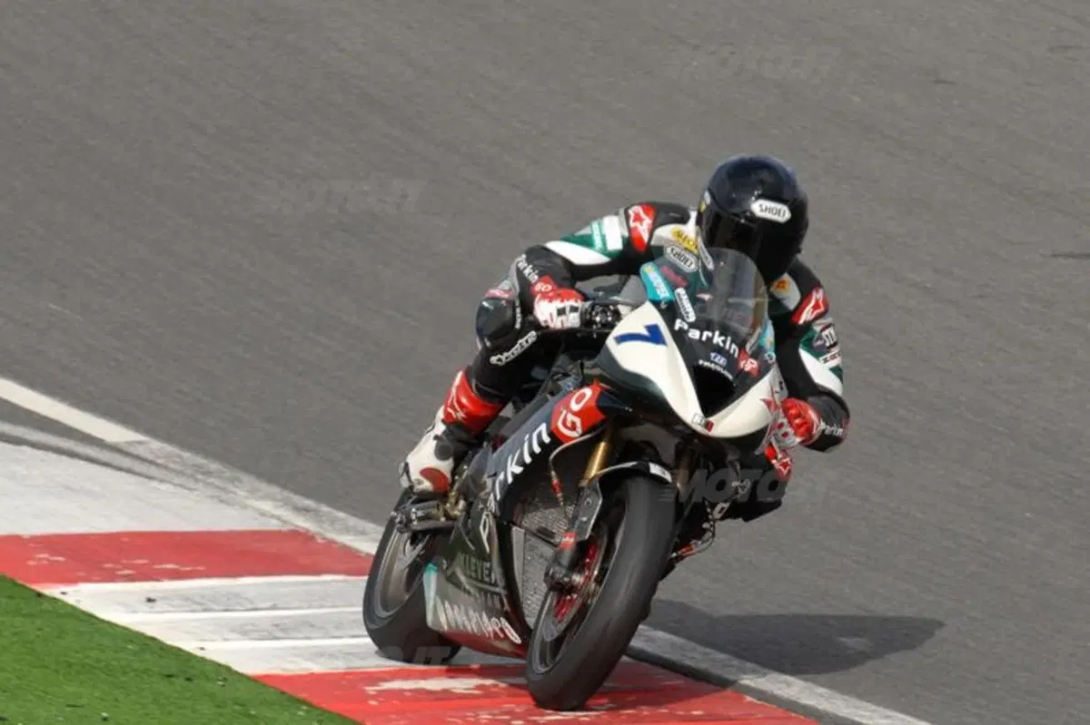 I 4 moschettieri del team Triumph BE1 (2)