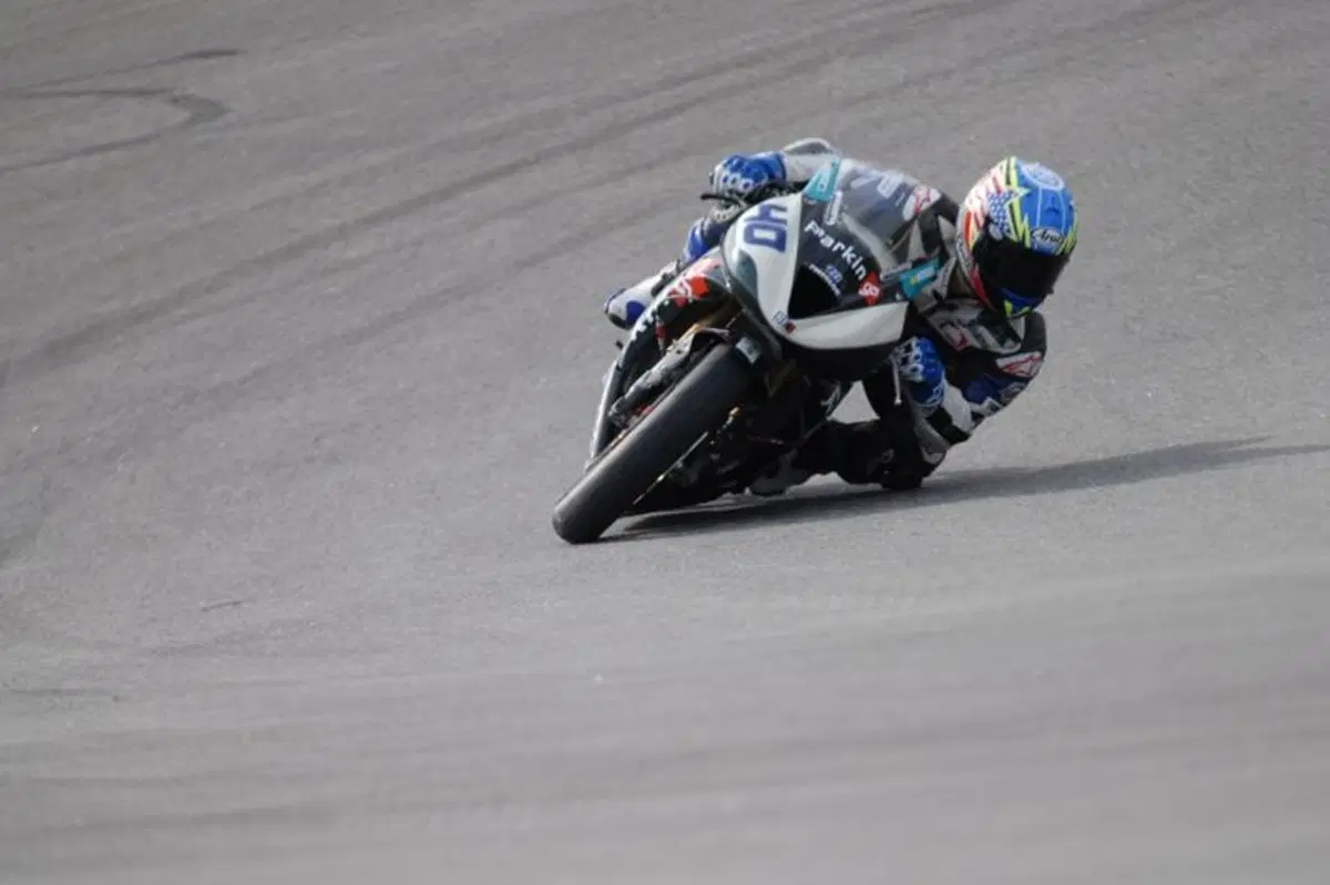 I 4 moschettieri del team Triumph BE1 (3)