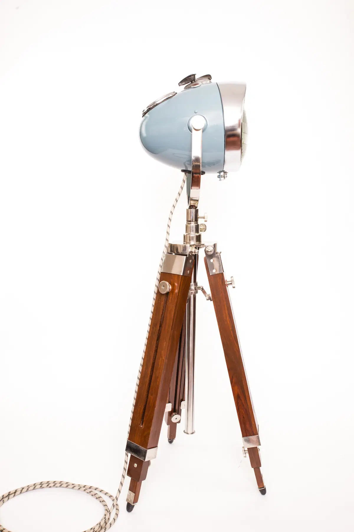 The Modern Weld: lampade d'arredamento create con fari vintage (12)