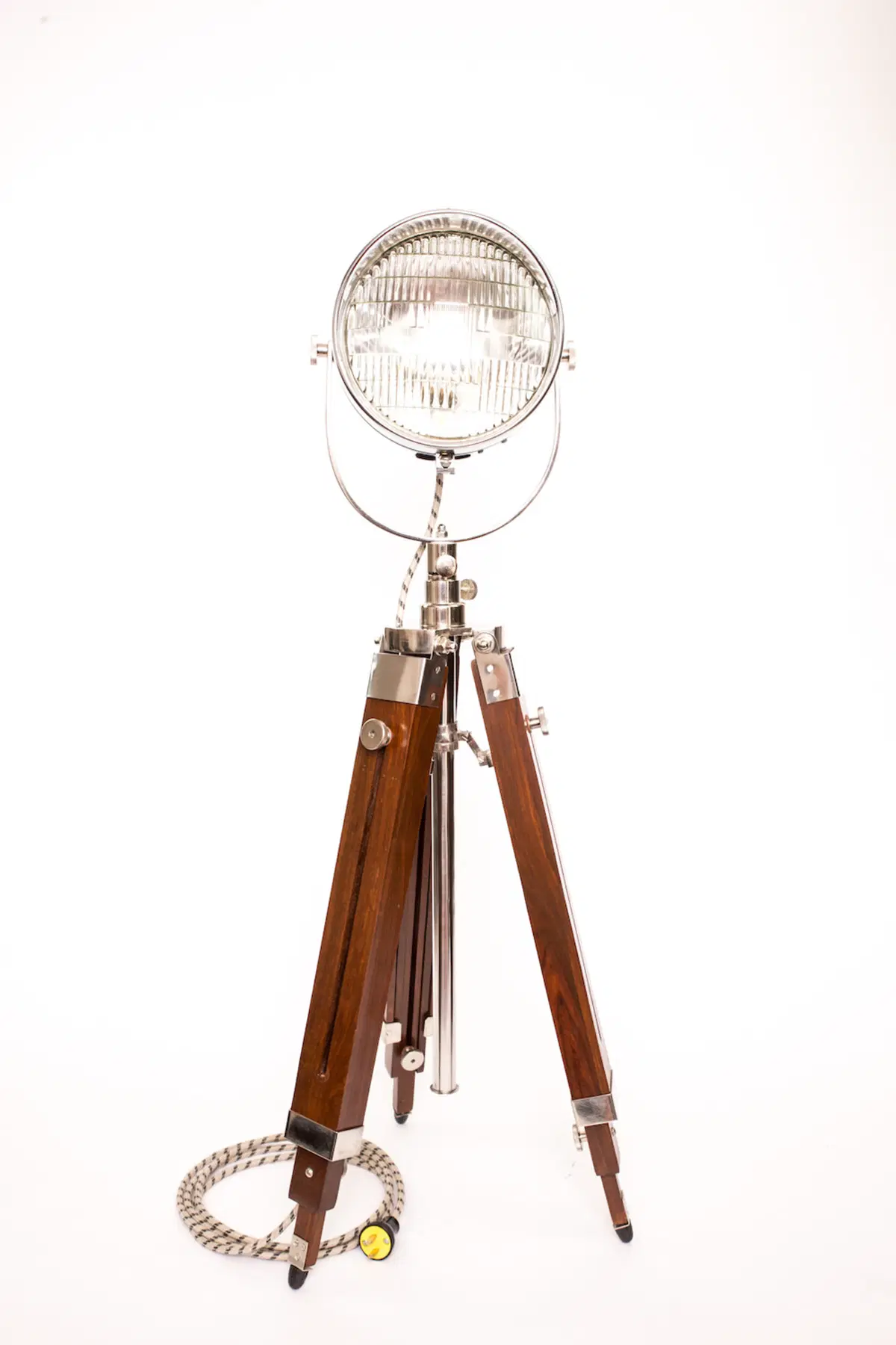 The Modern Weld: lampade d'arredamento create con fari vintage (14)